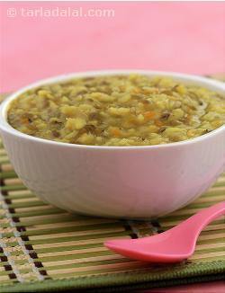 Vegetable Khichdi, introduces your baby to mildly spiced meal of rice, moong and vegetables.