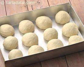 Ladi Pav, Eggless Homemade Laadi Pav Buns Recipe