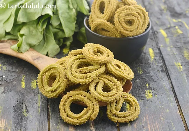 Palak Chakli, Spinach Murukku Recipe