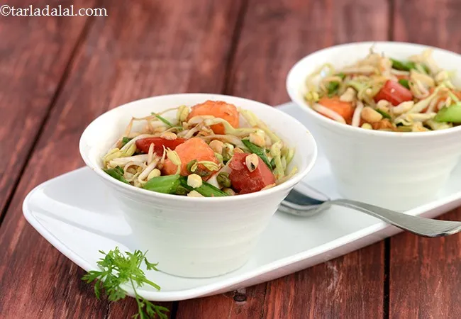 Papaya, Cabbage and Bean Sprouts Salad