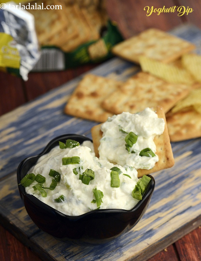 yoghurt-dip-indian-curd-dip-with-spring-onions-celery-and-garlic