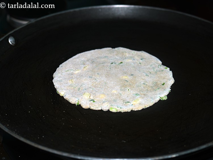 हर लहस न क र ट र स प ग र न ग र ल क र ट Green Garlic Roti In Hindi