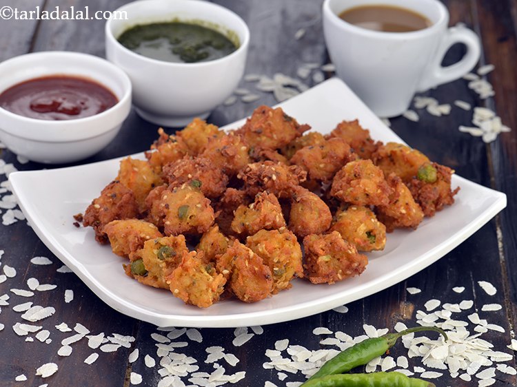 Poha Bhajias recipe, Poha Pakoda with doodhi, carrots, green peas