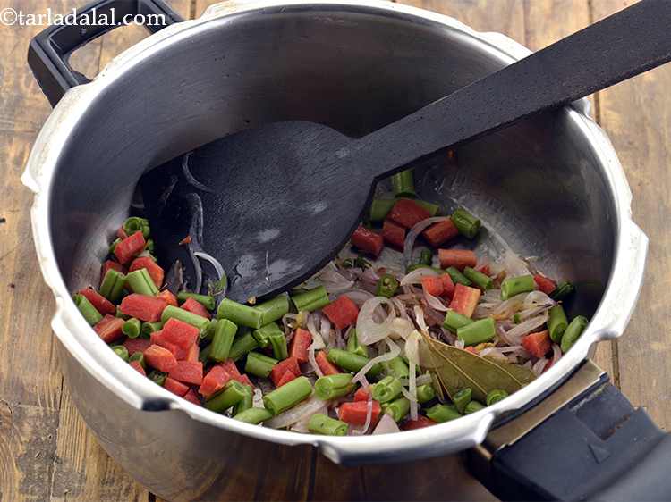 प र शर क कर व ह ज प ल व र स प Veg Pulao In Pressure Cooker Recipe In Hindi