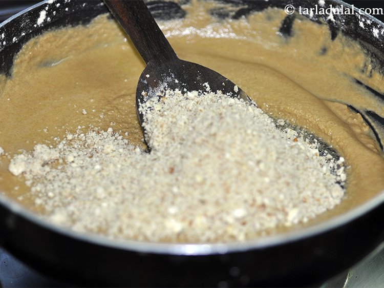 whole-wheat-flour-ladoo-in-hindi