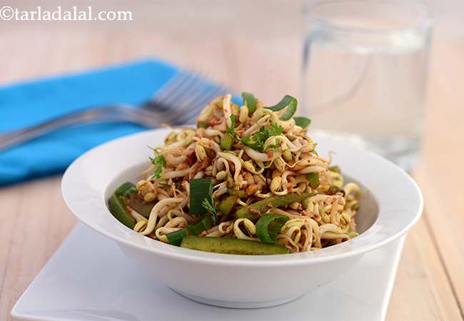 Bean Sprouts and Capsicum Salad