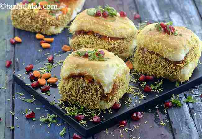  Dabeli ( Mumbai Roadside Recipes )