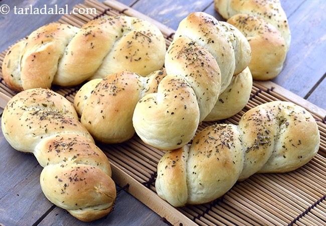 Dinner Rolls, Eggless Rolls with Yeast