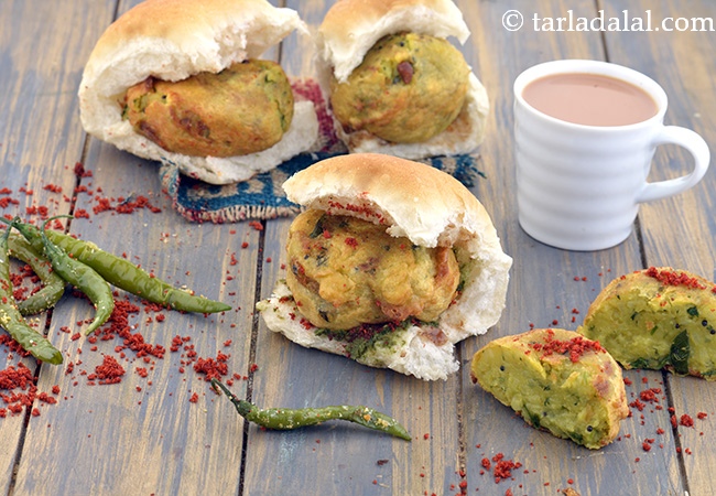 Indian vada pav recipe | Mumbai street food vada pav | vada pav with spicy chutney | how to make wada pav |