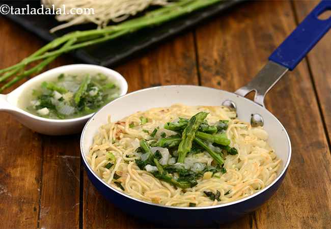 Noodle Rosti Topped with Asparagus Sauce