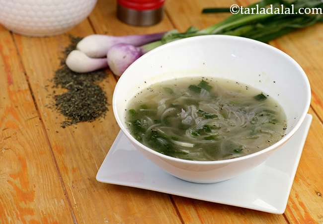 अनियन थाईम सूप रेसिपी | प्याज का सूप | हेल्दी अनियन थाईम सूप | कम कैलोरी अनियन सूप | Onion Thyme Soup