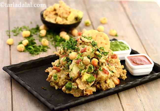 पापड़ी, पटॅटो एण्ड चिक पी चाट - Papadi, Potato and Chick Pea Chaat