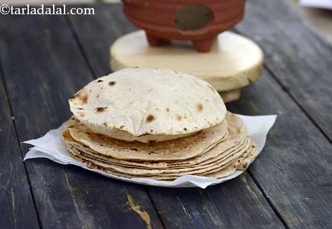 Roti (How To Make Soft Roti Or Phulka Or Chapati)