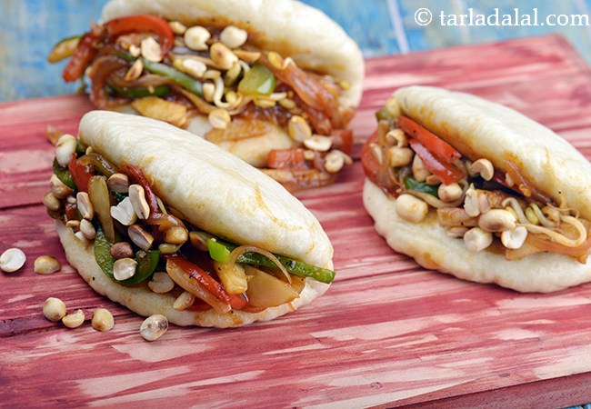 Water Chestnut and Bell Pepper Bao