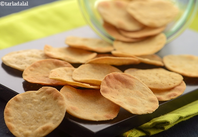 बेक कि हुई पुरी | बैंक की हुई पापड़ी | Baked Puri ( Baked Papadi)