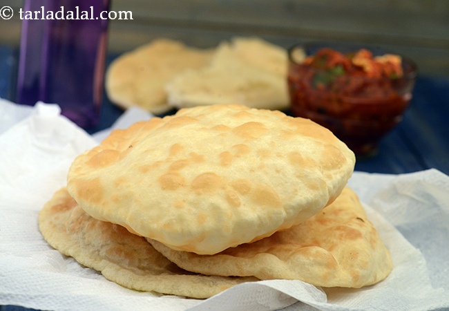 भटूरा रेसिपी | पंजाबी भटूरे | यीस्ट के साथ भटूरा | Bhatura, How To Make Bhatura, Punjabi Bhatura Recipe