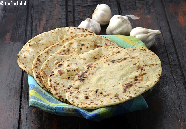 गार्लिक नान रेसिपी | मक्खन लहसुन नान | बटर गार्लिक नान | तवा गार्लिक नान | Butter Garlic Naan, Tava Garlic Butter Naan