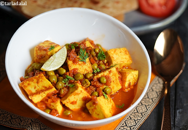 chanar dalna recipe | Bengali style chinar dalna | chana paneer sabzi