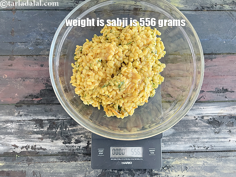 dry dill moong dal sabji is 556 grams