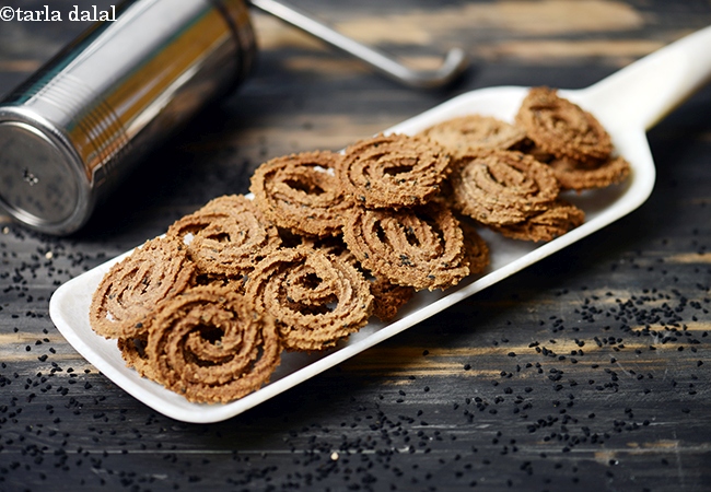 multi flour chakli recipe | baked chakli | non fried chakli | healthy 3 flour chakli |