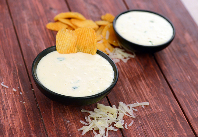  क्रीमी चीज़ डिप रेसिपी | भारतीय स्टाइल चीज़ डिप | घर पर ३ मिनट में चीज़ सॉस - Creamy Cheese Dip