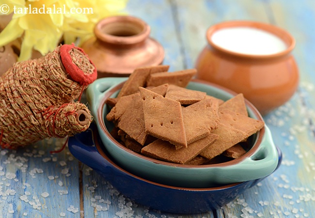 sweet shakarpara recipe | Maharashtrian shankarpali | kalakala | tukdi |