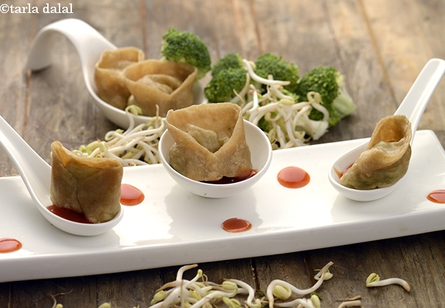 whole wheat momos recipe | healthy veg momos | zero oil steamed momos | atta momos